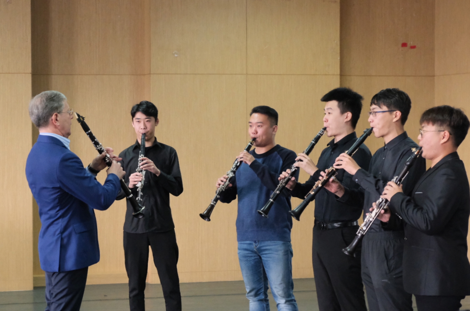 艺术学院举办伊万 布里奇科夫教授大师班及音乐会 山东大学艺术学院